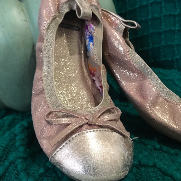 Girl flats and comfy slip ons for inside - Picture 2 of 4